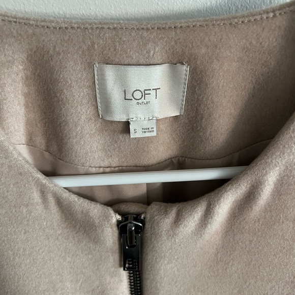Barely worn tan loft jacket - Picture 3 of 3